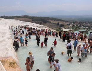 Over 104,000 tourists visited Turkeys Pamukkale during Eid holiday