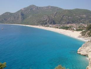 90 pct of vacationers ‘cancel plans for polls’