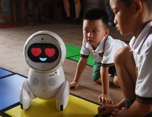 Robot teachers invade Chinese kindergartens