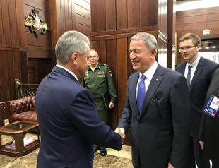 Turkish, Russian defense ministers discuss Syria over phone