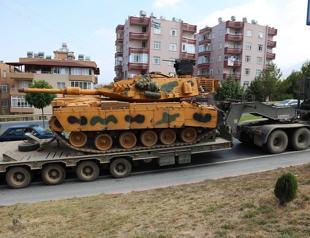 Turkey deploys more military vehicles to Syrian border
