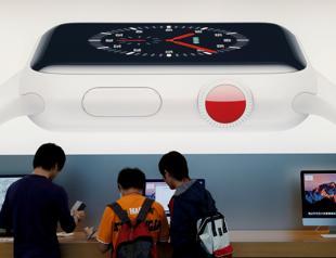 Trump tells Apple to make products in US to avoid China tariffs