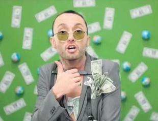 Turkish singer probed for using one dollar bills in music video