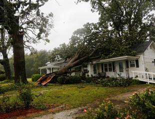 Florence lumbers inland, leaving five dead, communities flooded
