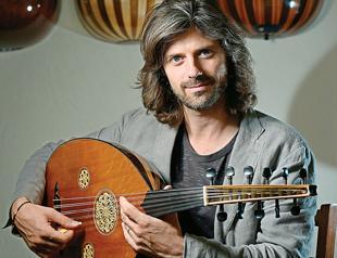 Belgian builds musical bridge across the Bosphorus