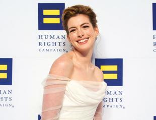 Actress Anne Hathaway directs all-male stage in push for equality