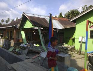 Powerful quake rocks Indonesia’s Sulawesi island