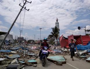 Scores killed in Indonesia earthquake-tsunami