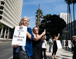 Trump bows to pressure, agrees to FBI probe of Kavanaugh