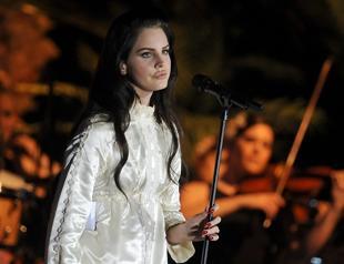 Lana del Rey hurls expletive at annoying Turkish fan