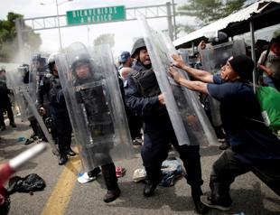 Migrant caravan halted after storming Guatemala-Mexico border