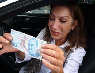 Iranian tourists make Turkish driver cry after giving her fake bill