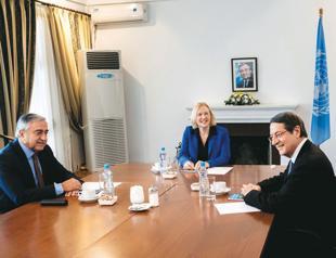 Cypriot rivals agree new checkpoints, but stop short of peace talks