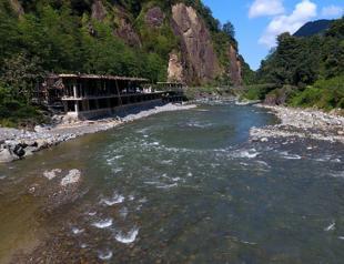 Illegal structures on Fırtına Valley riverbed to be demolished, ministry says