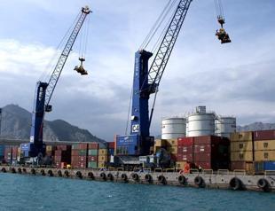 Turkeys foreign trade deficit falls 93.8 pct in October