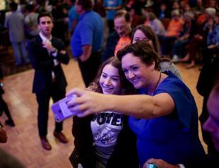 US Democrats win House, Republicans keep Senate