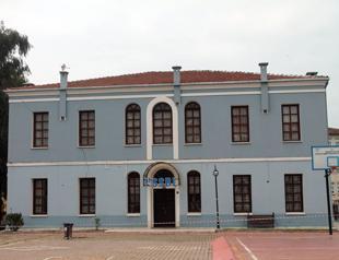 Historical school building evacuated after cracks appear in walls in Turkey’s Samsun