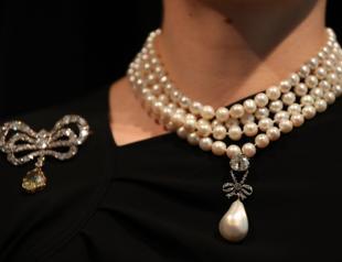 Marie Antoinettes exquisite jewels go under the hammer