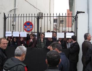 Students protest Greek decision to cut Turkish lessons