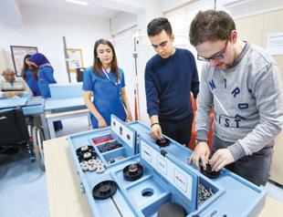Ankara center trains disabled individuals to perform jobs