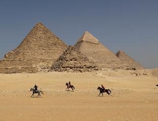 Egypt arrests two over nude tourists on pyramid