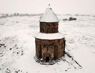 Ani in eastern Turkey under snow, flocked by tourists