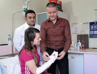 Turkish medics replace Albanian womans lost thumb using a new method