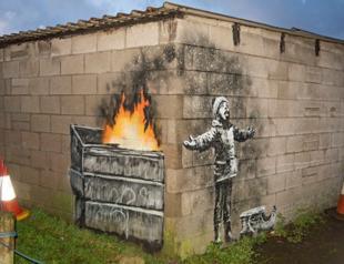 New Banksy artwork brings crowds to Welsh town