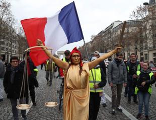 Respite in Paris as yellow vest movement abates