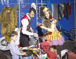 Circus performers live, raise children in a caravan roaming Turkey