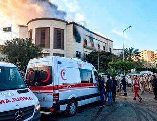 Suicide attackers hit Libyas foreign ministry in Tripoli