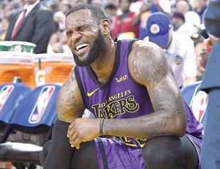 LeBron James injured in Lakers rout of defending champion Warriors