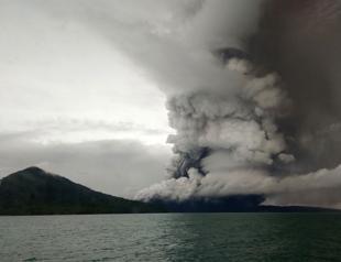 Indonesia hikes danger level for deadly tsunami volcano
