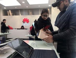 White House mulls new year executive order to bar Huawei, ZTE purchases