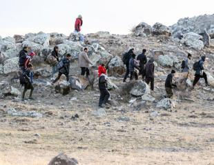 76 irregular migrants held across Turkey