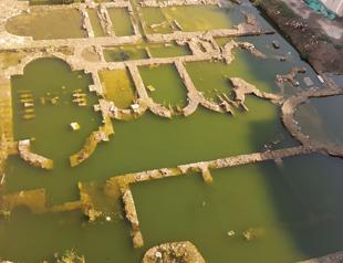 Ancient harbor bath, imperial salon in İzmir waiting to be rescued