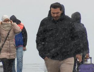 Flights delayed in Istanbul due to snowfall, strong winds