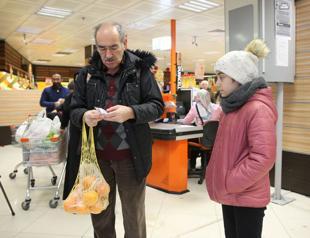 String bags back in fashion in Turkey amid plastic bag charge