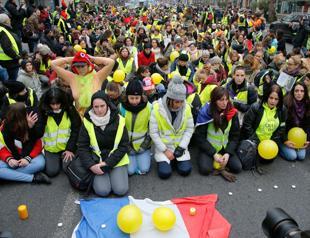 France to toughen sanctions on undeclared protests