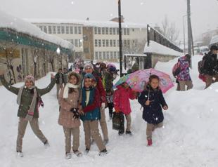 Heavy snowfall shuts schools across Turkey
