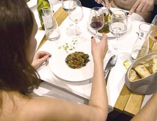 Paris nudist restaurant undone by scanty custom
