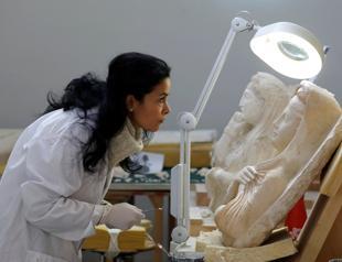 Archaeologists restore ancient Palmyra artefacts in Damascus museum