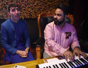 Afghan talent show singer finds fame as Justin Trudeau’s double