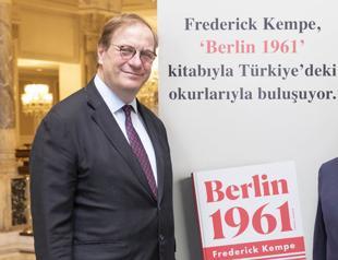 There is tension between strategists and Trump, Atlantic Council President Kempe says