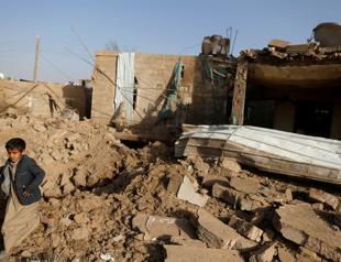 Saudi-led coalition launches air strikes on Yemeni capital