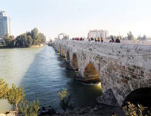 Historic Roman-era bridge painted with graffiti again in Turkey’s Adana