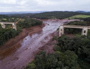 Fears rise for 300 missing in Brazil dam disaster; 9 bodies recovered