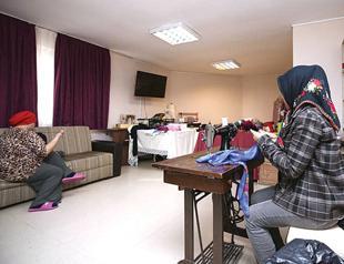 Activists call for regulation to allow women in shelters to vote