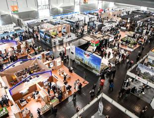 Thousands flock to real estate fair in Düsseldorf