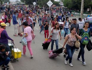 Venezuelan military official drops allegiance to Maduro